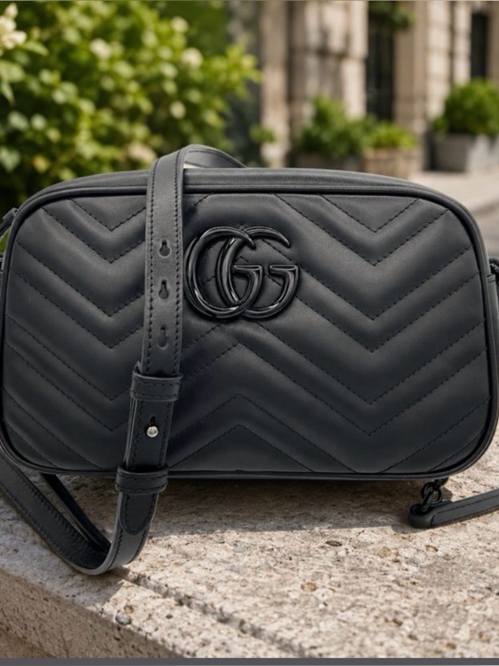 Gucci GG Marmont Black Out camera bag in excellent condition!
